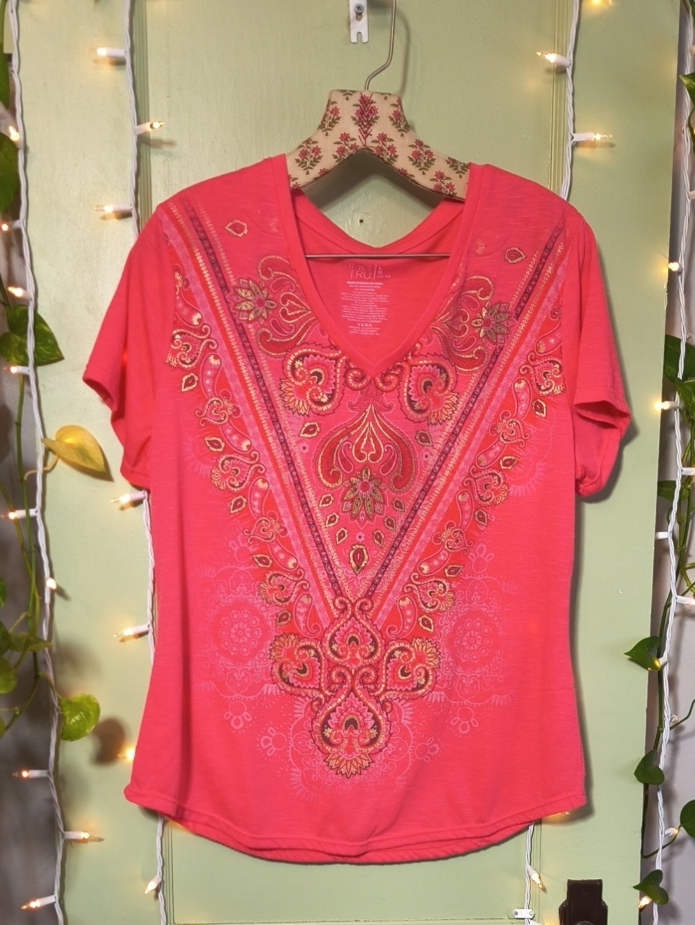 Women's Time And Tru Pink V neck Gold Henna Lightweight T-shirt L